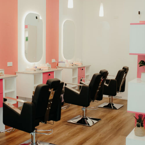 Picture of a beauty salon with mirrors and chairs