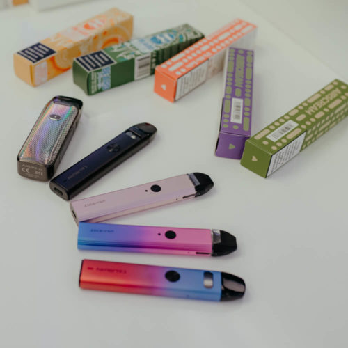 Picture of different styled vapes and different flavours